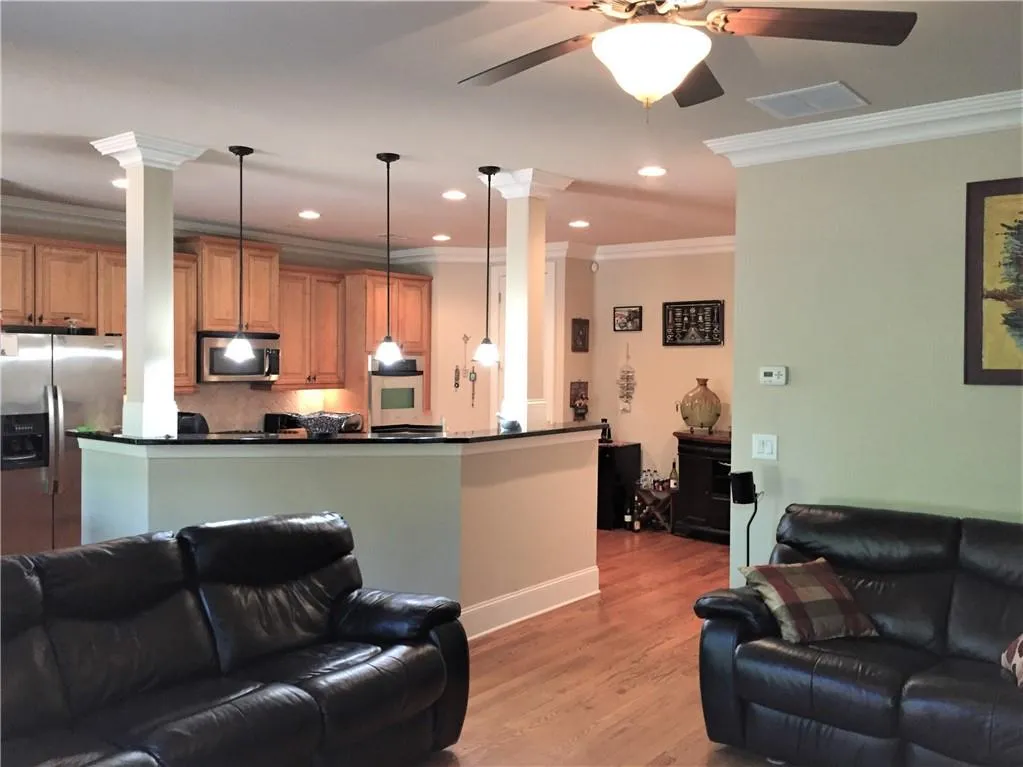 7880 Glisten Avenue, Sandy Springs, Georgia 30328, 3 Bedrooms Bedrooms, ,2 BathroomsBathrooms,Residential,Sold,7880 Glisten Avenue,6627631