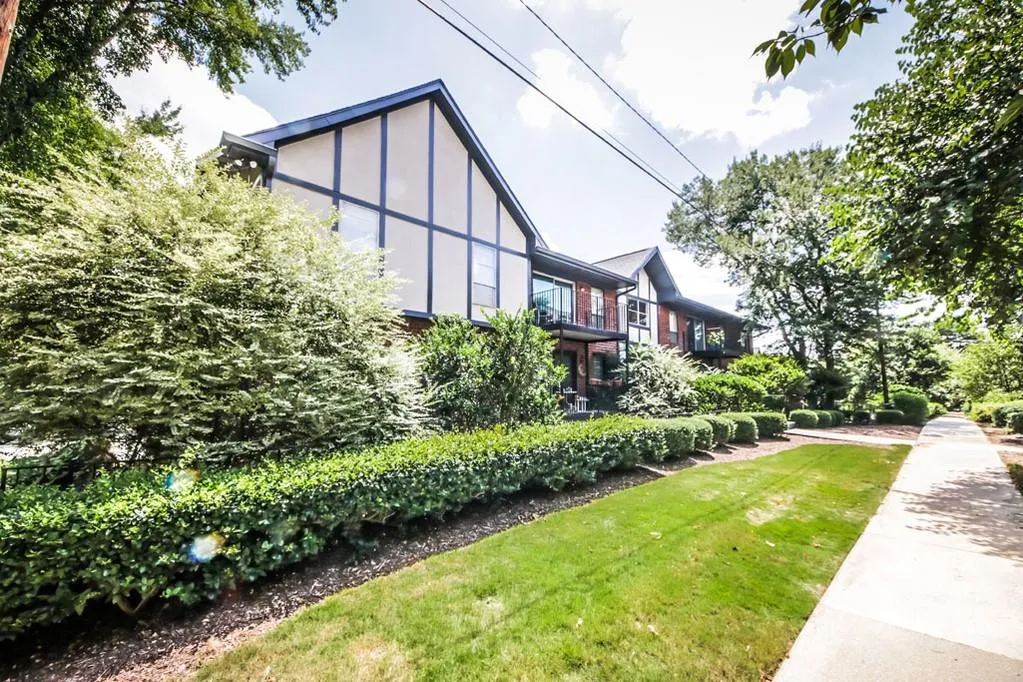 6851 Roswell Road Unit F-28, Sandy Springs, Georgia 30328, 2 Bedrooms Bedrooms, ,2 BathroomsBathrooms,Residential,Sold,6851 Roswell Road Unit F-28,6619831