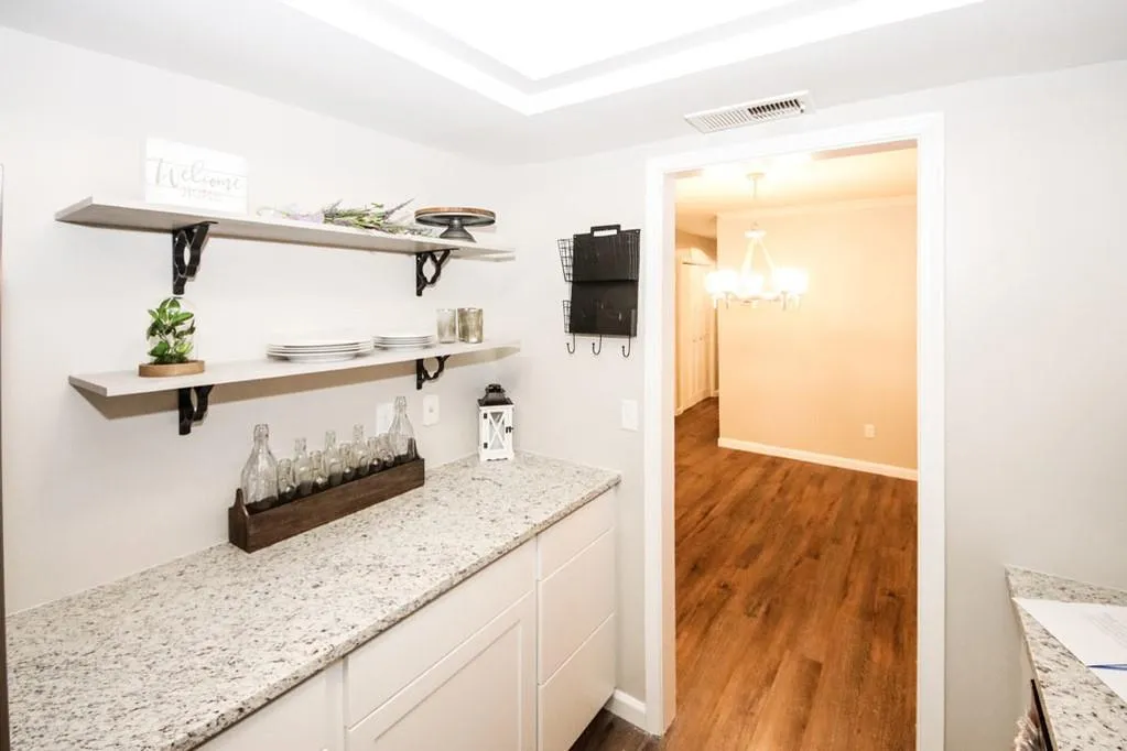 6851 Roswell Road Unit F-28, Sandy Springs, Georgia 30328, 2 Bedrooms Bedrooms, ,2 BathroomsBathrooms,Residential,Sold,6851 Roswell Road Unit F-28,6619831