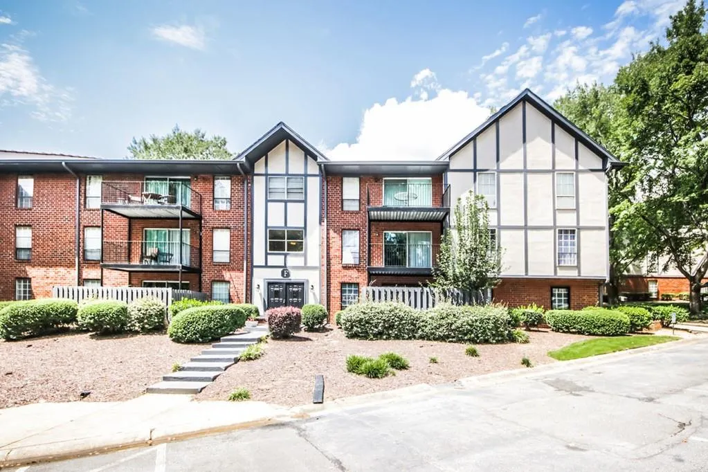 6851 Roswell Road Unit F-28, Sandy Springs, Georgia 30328, 2 Bedrooms Bedrooms, ,2 BathroomsBathrooms,Residential,Sold,6851 Roswell Road Unit F-28,6619831