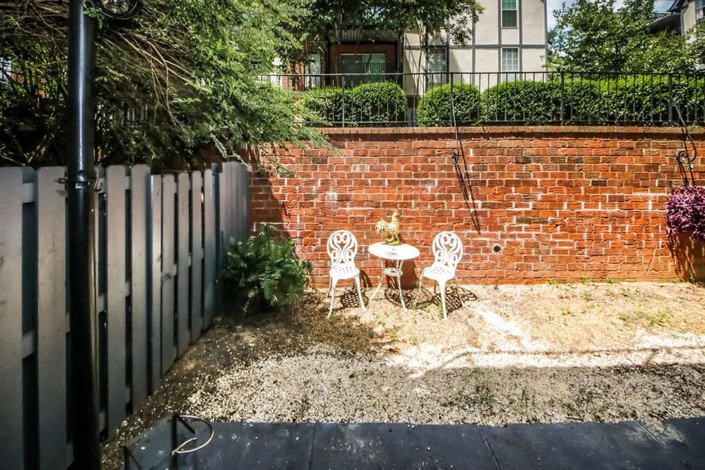6851 Roswell Road Unit F-28, Sandy Springs, Georgia 30328, 2 Bedrooms Bedrooms, ,2 BathroomsBathrooms,Residential,Sold,6851 Roswell Road Unit F-28,6619831