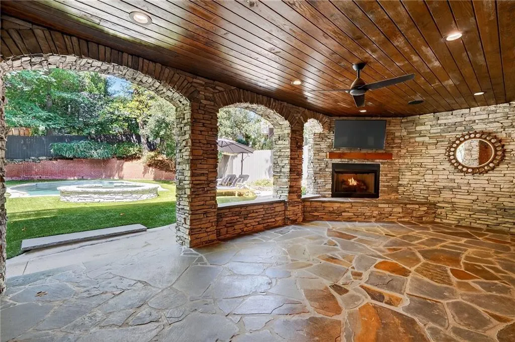 696 Greystone Park Ne, Atlanta, Georgia 30324, 5 Bedrooms Bedrooms, ,3 BathroomsBathrooms,Residential,For Sale,696 Greystone Park Ne,7631508