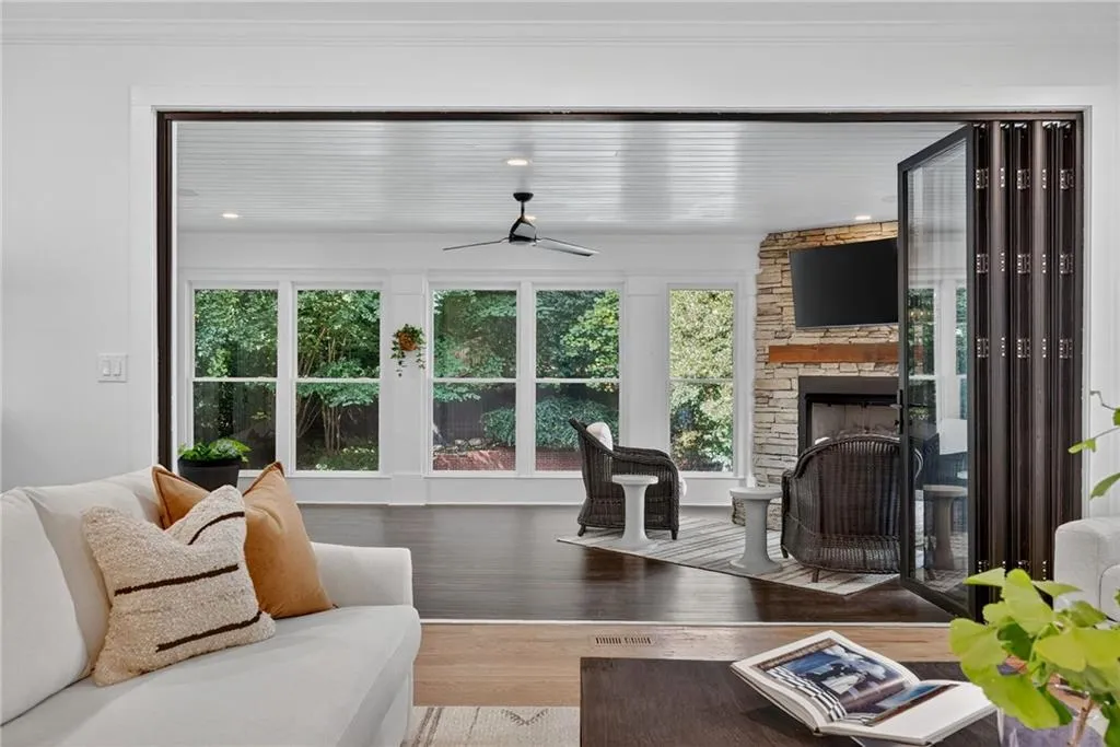 696 Greystone Park Ne, Atlanta, Georgia 30324, 5 Bedrooms Bedrooms, ,3 BathroomsBathrooms,Residential,For Sale,696 Greystone Park Ne,7631508