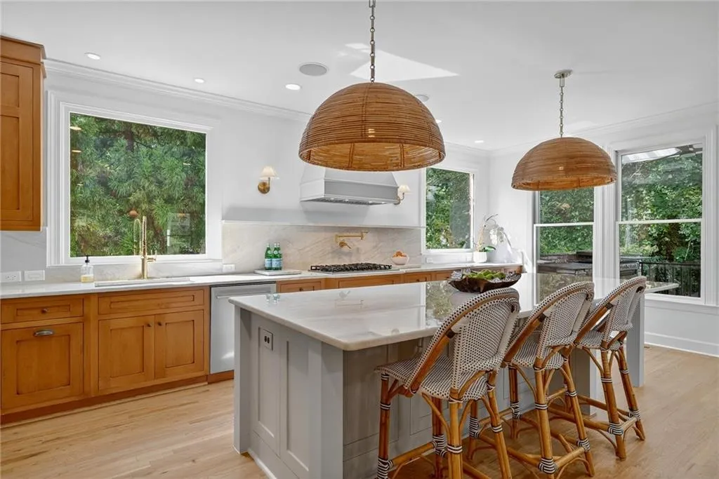 696 Greystone Park Ne, Atlanta, Georgia 30324, 5 Bedrooms Bedrooms, ,3 BathroomsBathrooms,Residential,For Sale,696 Greystone Park Ne,7631508