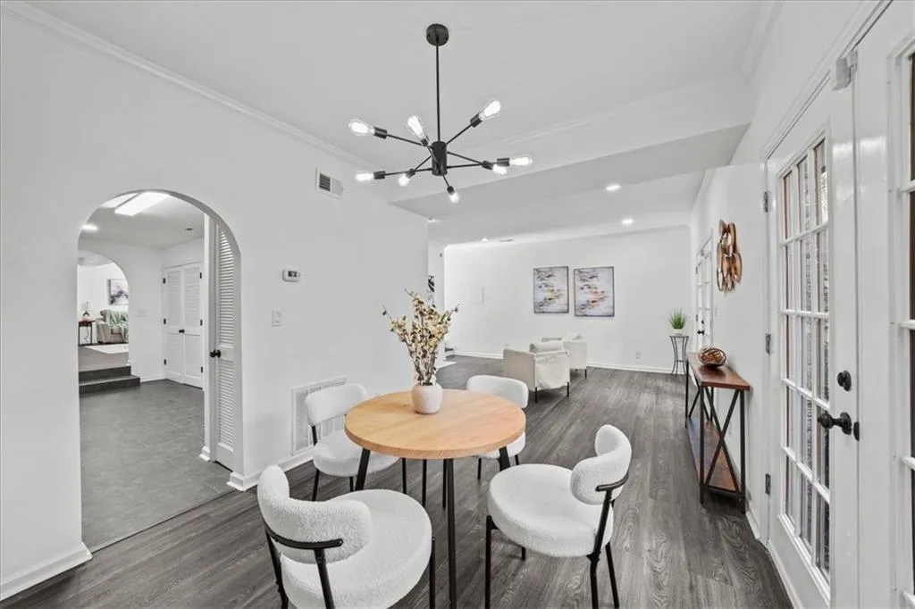 5490 Chemin De Vie, Atlanta, Georgia 30342, 3 Bedrooms Bedrooms, ,2 BathroomsBathrooms,Residential,For Sale,5490 Chemin De Vie,7714189