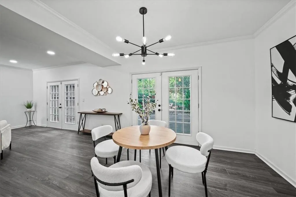 5490 Chemin De Vie, Atlanta, Georgia 30342, 3 Bedrooms Bedrooms, ,2 BathroomsBathrooms,Residential,For Sale,5490 Chemin De Vie,7714189