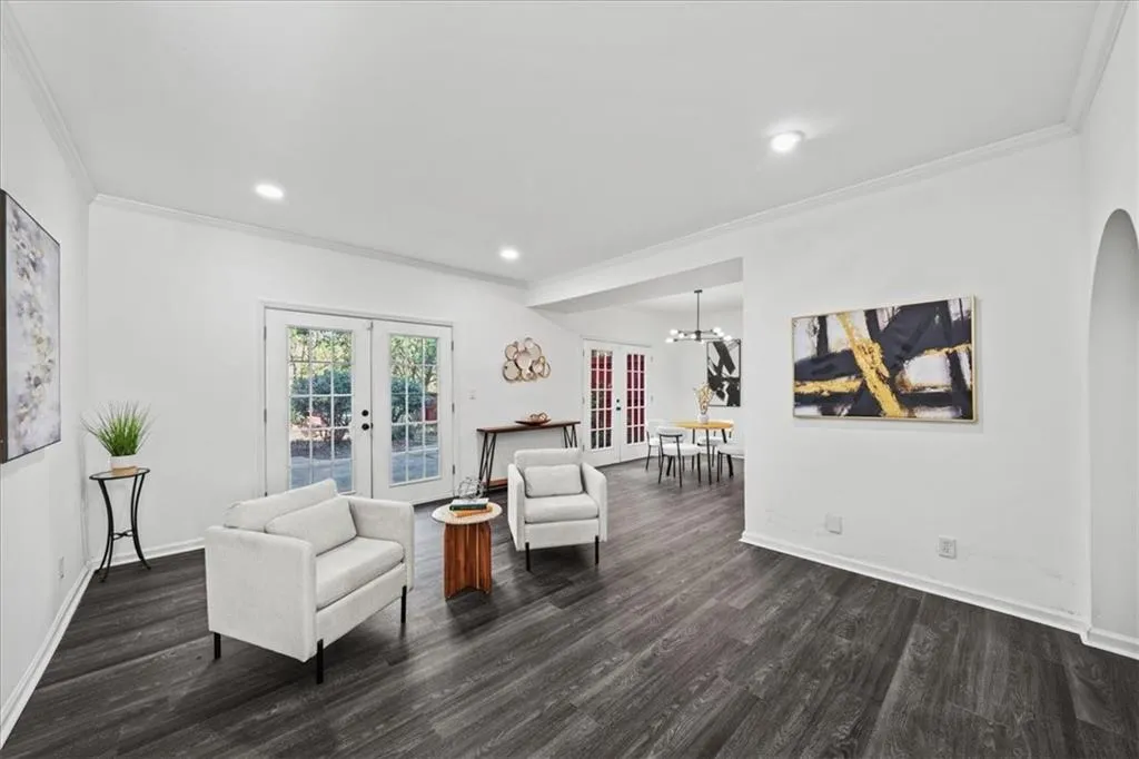 5490 Chemin De Vie, Atlanta, Georgia 30342, 3 Bedrooms Bedrooms, ,2 BathroomsBathrooms,Residential,For Sale,5490 Chemin De Vie,7714189