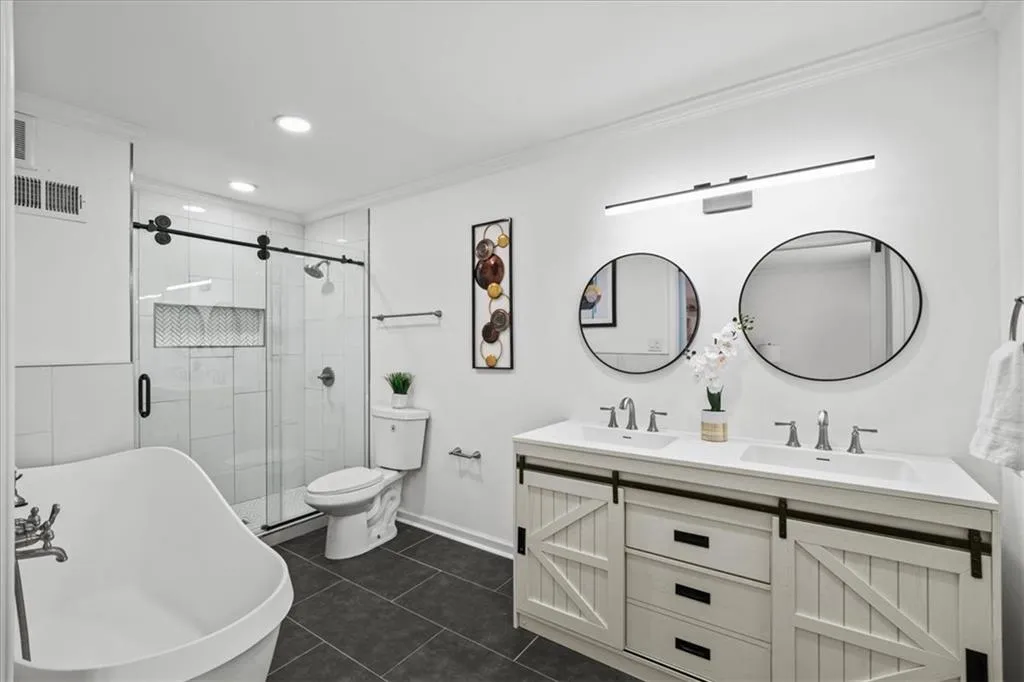 5490 Chemin De Vie, Atlanta, Georgia 30342, 3 Bedrooms Bedrooms, ,2 BathroomsBathrooms,Residential,For Sale,5490 Chemin De Vie,7714189