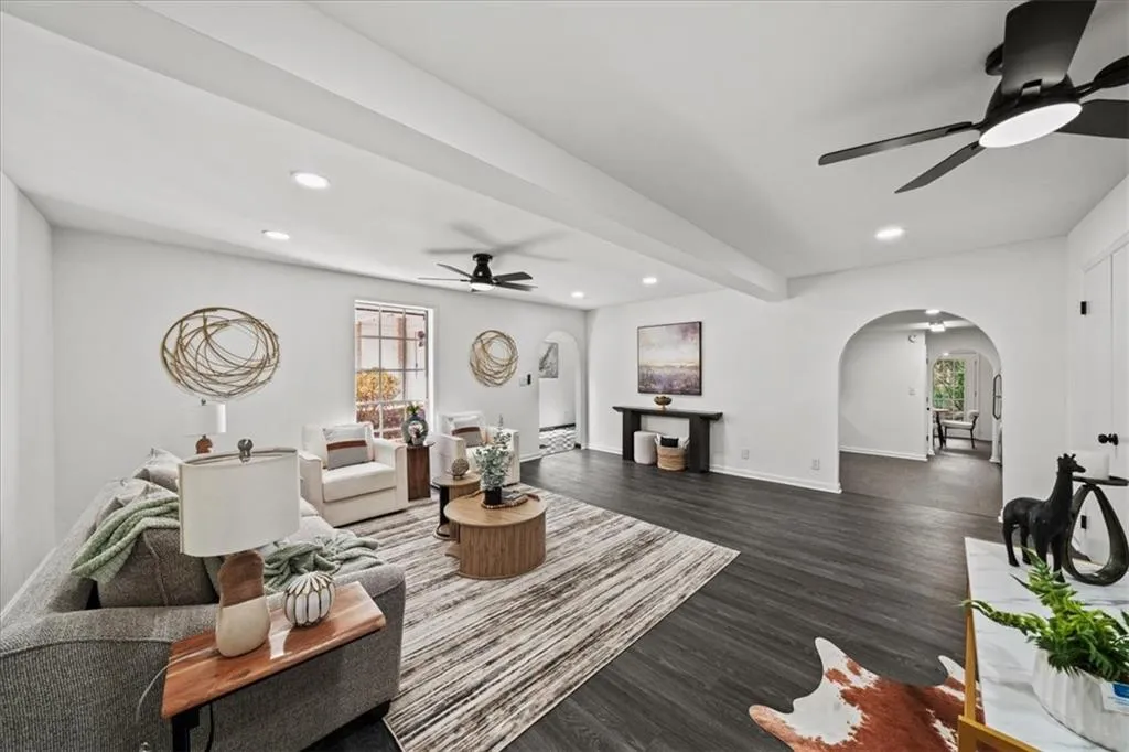 5490 Chemin De Vie, Atlanta, Georgia 30342, 3 Bedrooms Bedrooms, ,2 BathroomsBathrooms,Residential,For Sale,5490 Chemin De Vie,7714189