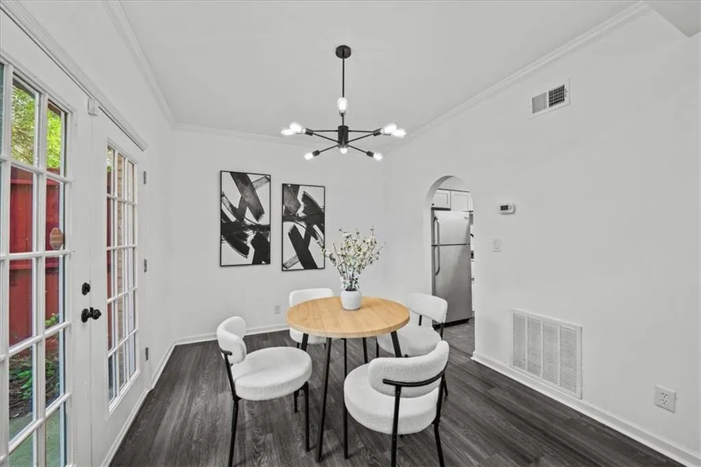 5490 Chemin De Vie, Atlanta, Georgia 30342, 3 Bedrooms Bedrooms, ,2 BathroomsBathrooms,Residential,For Sale,5490 Chemin De Vie,7714189