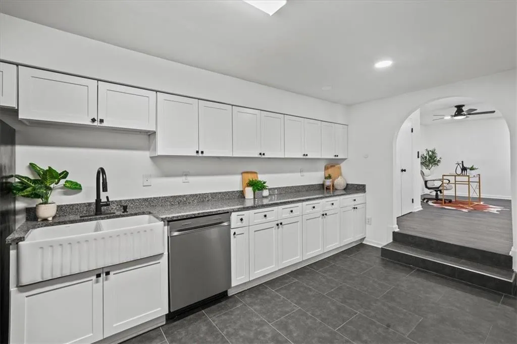 5490 Chemin De Vie, Atlanta, Georgia 30342, 3 Bedrooms Bedrooms, ,2 BathroomsBathrooms,Residential,For Sale,5490 Chemin De Vie,7714189