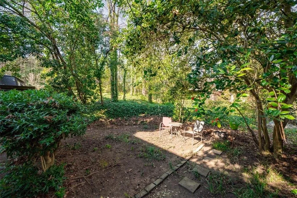 5490 Chemin De Vie, Atlanta, Georgia 30342, 3 Bedrooms Bedrooms, ,2 BathroomsBathrooms,Residential,For Sale,5490 Chemin De Vie,7714189