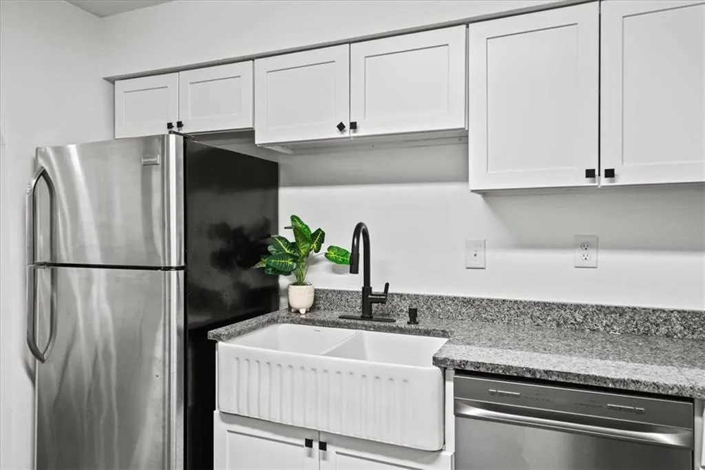 5490 Chemin De Vie, Atlanta, Georgia 30342, 3 Bedrooms Bedrooms, ,2 BathroomsBathrooms,Residential,For Sale,5490 Chemin De Vie,7714189