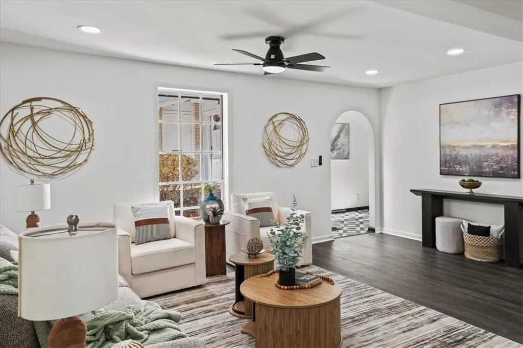 5490 Chemin De Vie, Atlanta, Georgia 30342, 3 Bedrooms Bedrooms, ,2 BathroomsBathrooms,Residential,For Sale,5490 Chemin De Vie,7714189