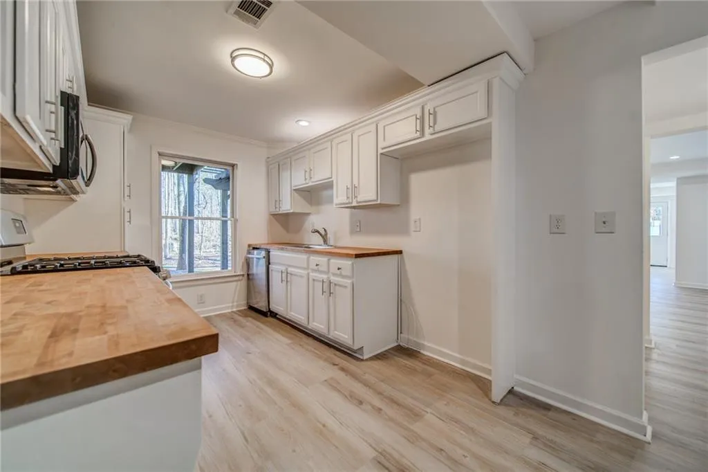 7255 Chattahoochee Bluff Drive, Sandy Springs, Georgia 30350, 6 Bedrooms Bedrooms, ,4 BathroomsBathrooms,Residential,Sold,7255 Chattahoochee Bluff Drive,7154409