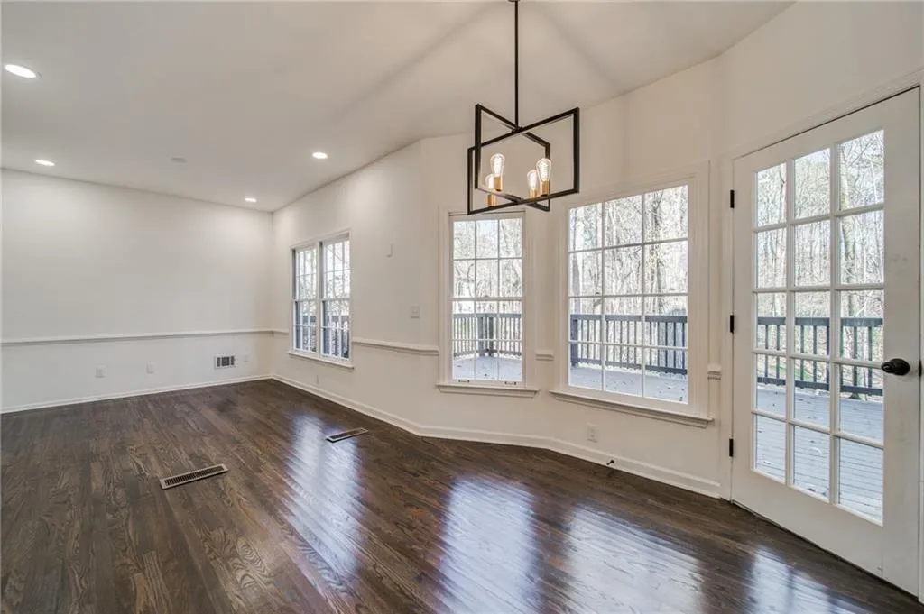 7255 Chattahoochee Bluff Drive, Sandy Springs, Georgia 30350, 6 Bedrooms Bedrooms, ,4 BathroomsBathrooms,Residential,Sold,7255 Chattahoochee Bluff Drive,7154409