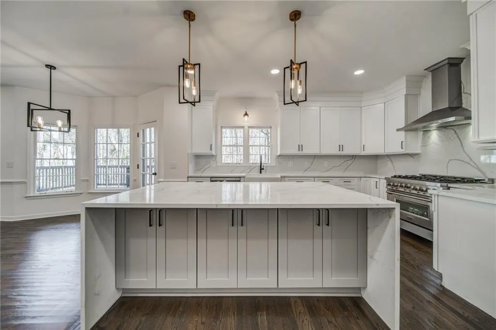 7255 Chattahoochee Bluff Drive, Sandy Springs, Georgia 30350, 6 Bedrooms Bedrooms, ,4 BathroomsBathrooms,Residential,Sold,7255 Chattahoochee Bluff Drive,7154409