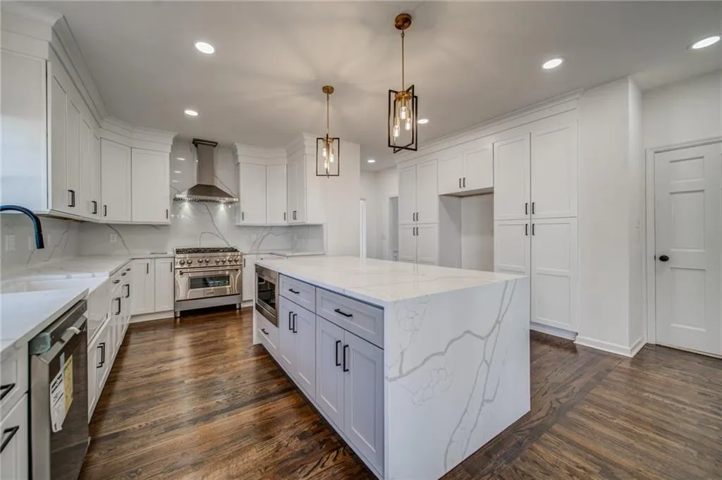 7255 Chattahoochee Bluff Drive, Sandy Springs, Georgia 30350, 6 Bedrooms Bedrooms, ,4 BathroomsBathrooms,Residential,Sold,7255 Chattahoochee Bluff Drive,7154409