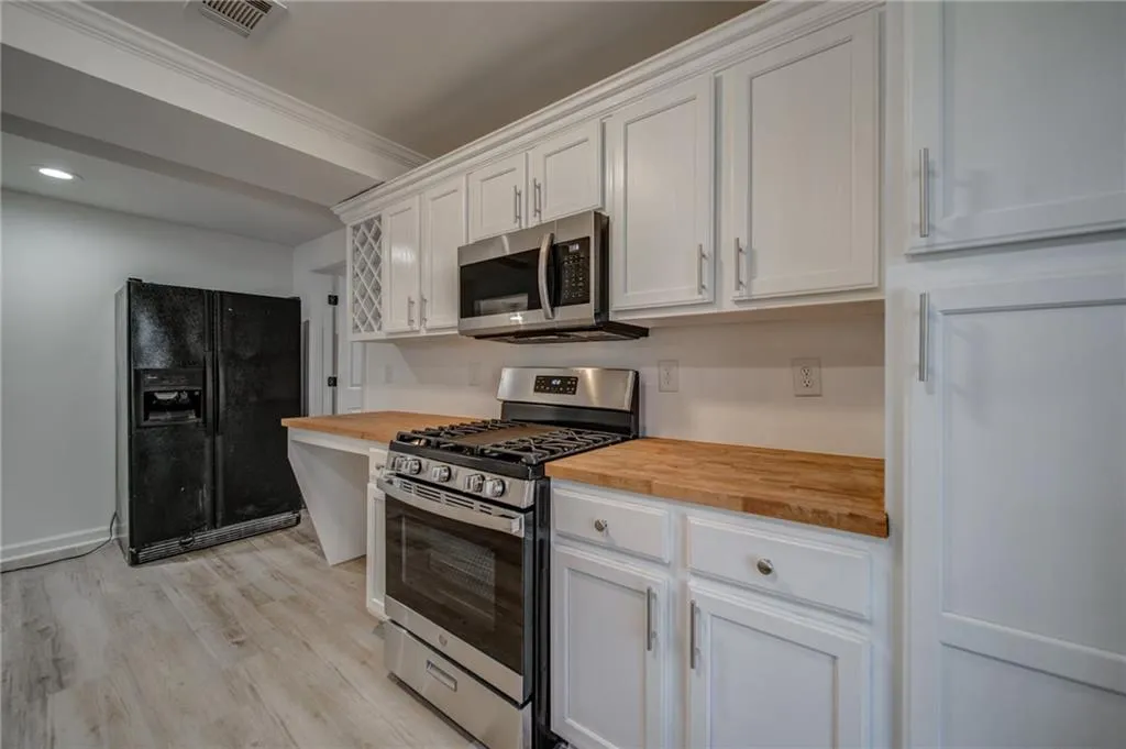 7255 Chattahoochee Bluff Drive, Sandy Springs, Georgia 30350, 6 Bedrooms Bedrooms, ,4 BathroomsBathrooms,Residential,Sold,7255 Chattahoochee Bluff Drive,7154409