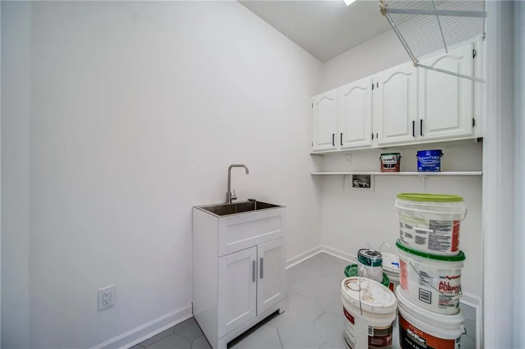7255 Chattahoochee Bluff Drive, Sandy Springs, Georgia 30350, 6 Bedrooms Bedrooms, ,4 BathroomsBathrooms,Residential,Sold,7255 Chattahoochee Bluff Drive,7154409
