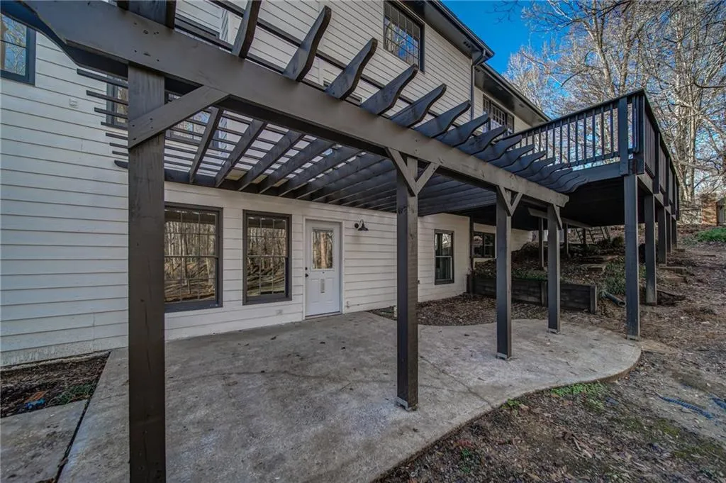 7255 Chattahoochee Bluff Drive, Sandy Springs, Georgia 30350, 6 Bedrooms Bedrooms, ,4 BathroomsBathrooms,Residential,Sold,7255 Chattahoochee Bluff Drive,7154409