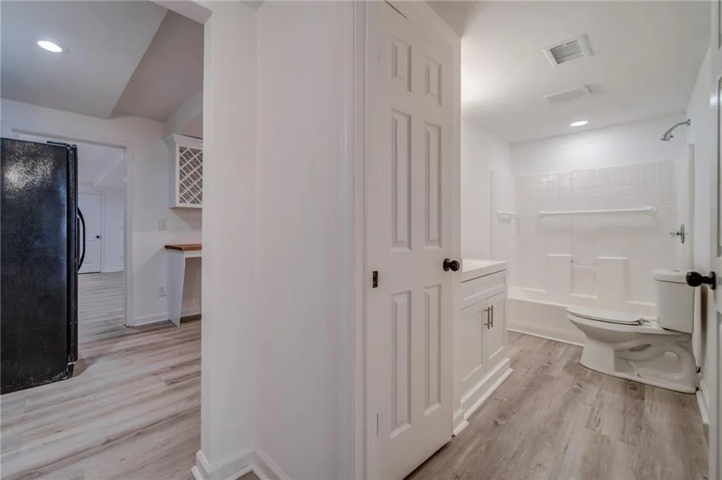 7255 Chattahoochee Bluff Drive, Sandy Springs, Georgia 30350, 6 Bedrooms Bedrooms, ,4 BathroomsBathrooms,Residential,Sold,7255 Chattahoochee Bluff Drive,7154409