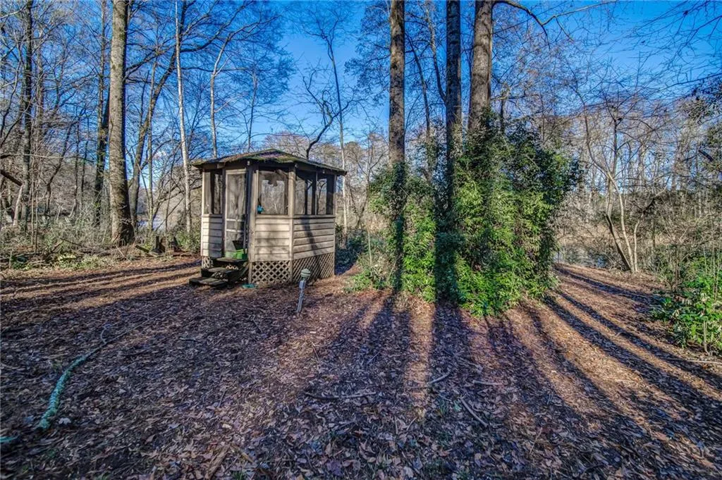 7255 Chattahoochee Bluff Drive, Sandy Springs, Georgia 30350, 6 Bedrooms Bedrooms, ,4 BathroomsBathrooms,Residential,Sold,7255 Chattahoochee Bluff Drive,7154409