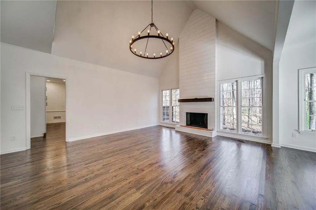 7255 Chattahoochee Bluff Drive, Sandy Springs, Georgia 30350, 6 Bedrooms Bedrooms, ,4 BathroomsBathrooms,Residential,Sold,7255 Chattahoochee Bluff Drive,7154409