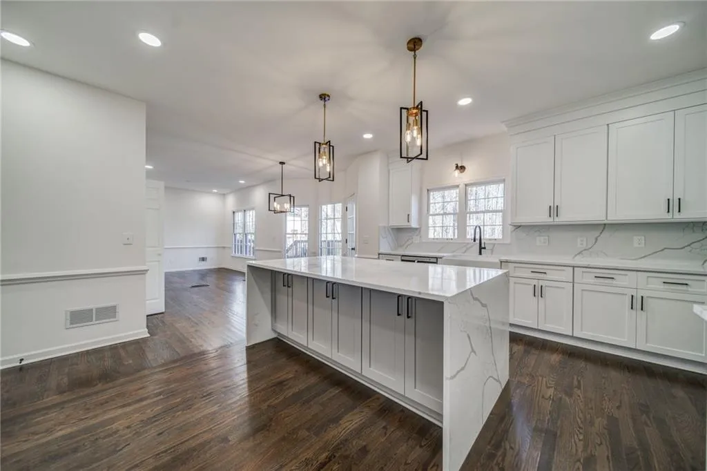 7255 Chattahoochee Bluff Drive, Sandy Springs, Georgia 30350, 6 Bedrooms Bedrooms, ,4 BathroomsBathrooms,Residential,Sold,7255 Chattahoochee Bluff Drive,7154409