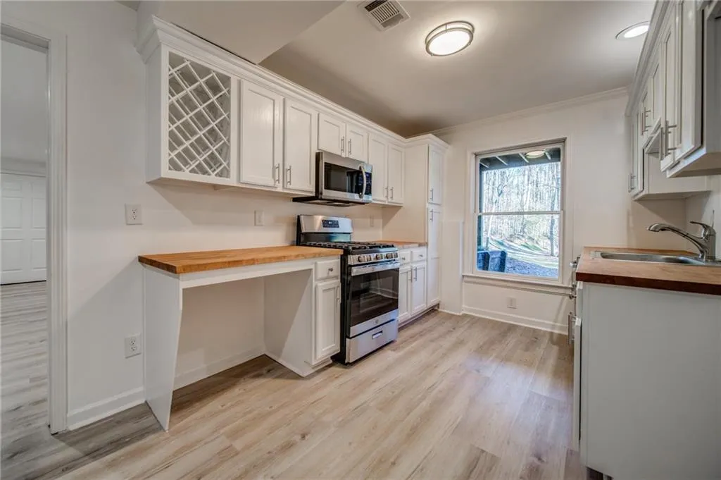 7255 Chattahoochee Bluff Drive, Sandy Springs, Georgia 30350, 6 Bedrooms Bedrooms, ,4 BathroomsBathrooms,Residential,Sold,7255 Chattahoochee Bluff Drive,7154409