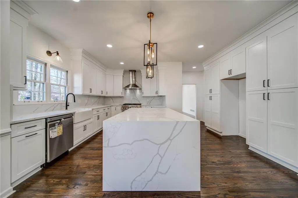 7255 Chattahoochee Bluff Drive, Sandy Springs, Georgia 30350, 6 Bedrooms Bedrooms, ,4 BathroomsBathrooms,Residential,Sold,7255 Chattahoochee Bluff Drive,7154409