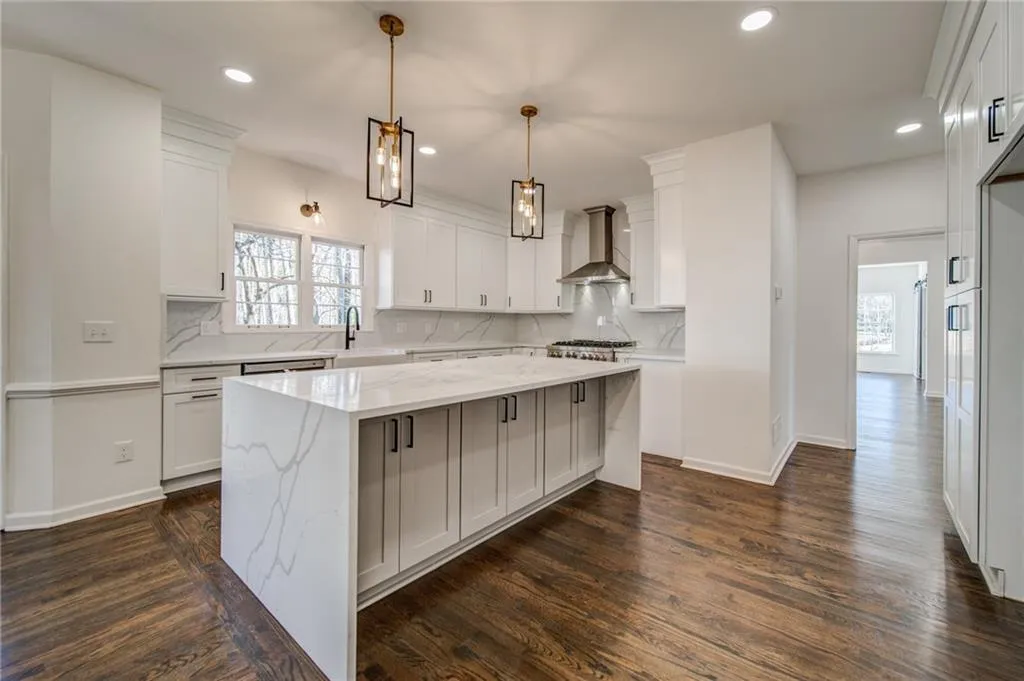 7255 Chattahoochee Bluff Drive, Sandy Springs, Georgia 30350, 6 Bedrooms Bedrooms, ,4 BathroomsBathrooms,Residential,Sold,7255 Chattahoochee Bluff Drive,7154409