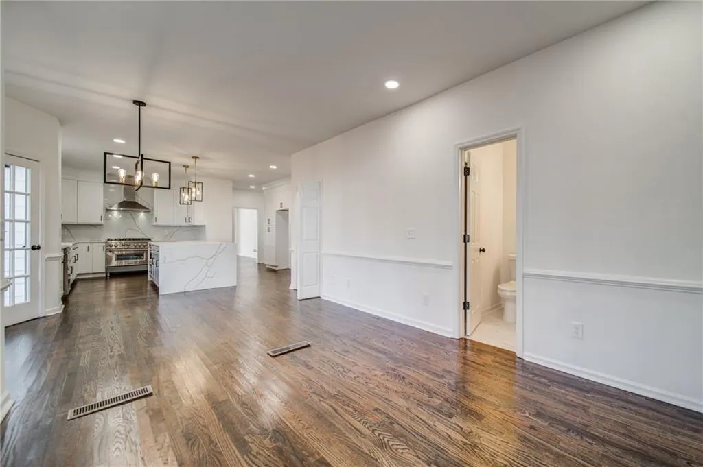 7255 Chattahoochee Bluff Drive, Sandy Springs, Georgia 30350, 6 Bedrooms Bedrooms, ,4 BathroomsBathrooms,Residential,Sold,7255 Chattahoochee Bluff Drive,7154409