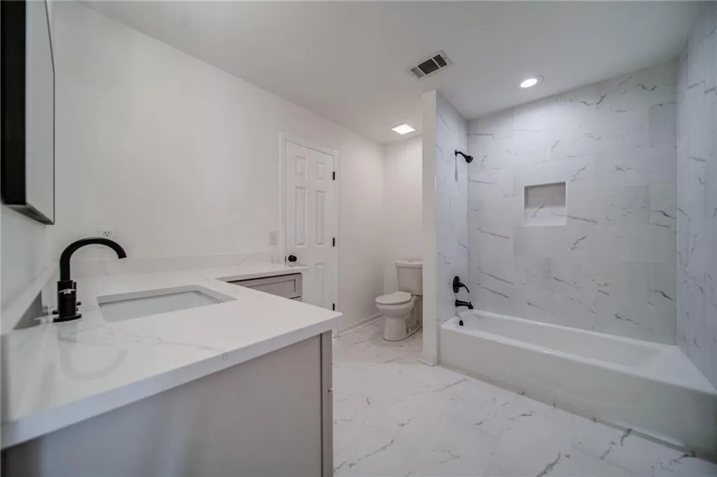 7255 Chattahoochee Bluff Drive, Sandy Springs, Georgia 30350, 6 Bedrooms Bedrooms, ,4 BathroomsBathrooms,Residential,Sold,7255 Chattahoochee Bluff Drive,7154409