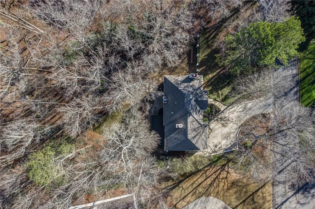 7255 Chattahoochee Bluff Drive, Sandy Springs, Georgia 30350, 6 Bedrooms Bedrooms, ,4 BathroomsBathrooms,Residential,Sold,7255 Chattahoochee Bluff Drive,7154409