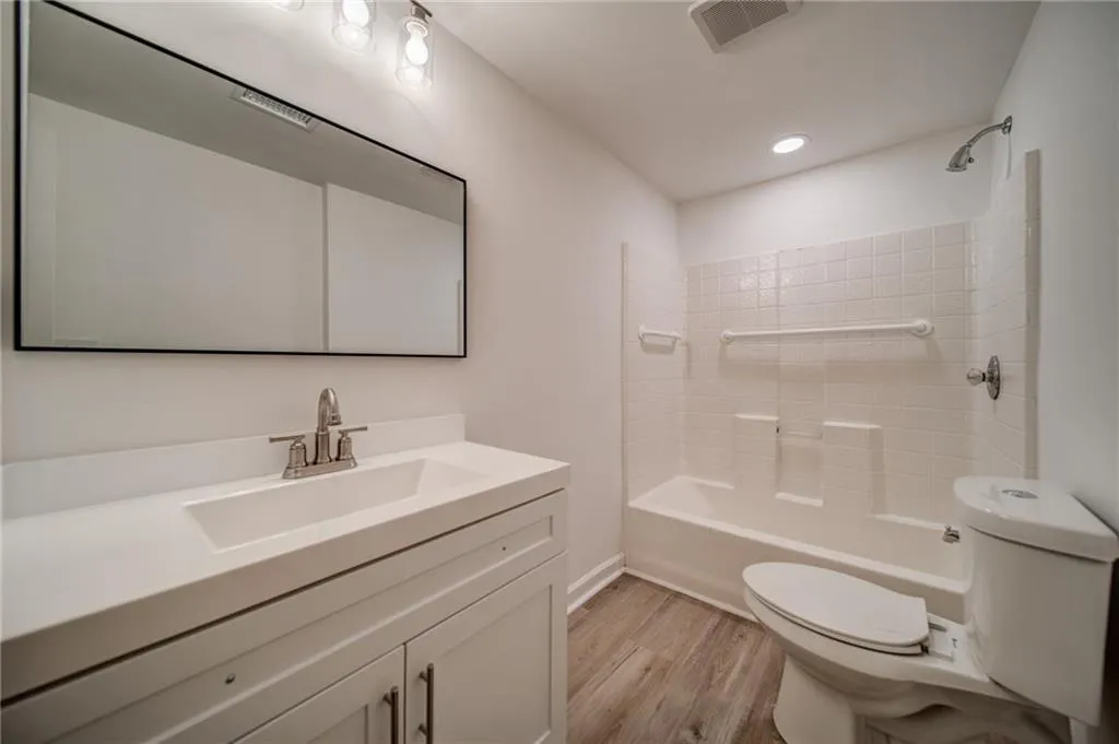 7255 Chattahoochee Bluff Drive, Sandy Springs, Georgia 30350, 6 Bedrooms Bedrooms, ,4 BathroomsBathrooms,Residential,Sold,7255 Chattahoochee Bluff Drive,7154409