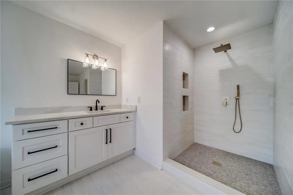 7255 Chattahoochee Bluff Drive, Sandy Springs, Georgia 30350, 6 Bedrooms Bedrooms, ,4 BathroomsBathrooms,Residential,Sold,7255 Chattahoochee Bluff Drive,7154409