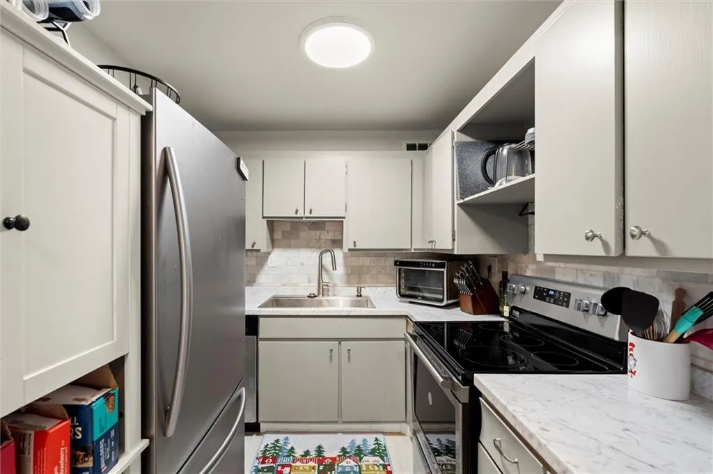 3060 Pharr Court Unit 313, Atlanta, Georgia 30305, 2 Bedrooms Bedrooms, 0 ,1 BathroomBathrooms,Residential,For Sale,3060 Pharr Court Unit 313,7703321