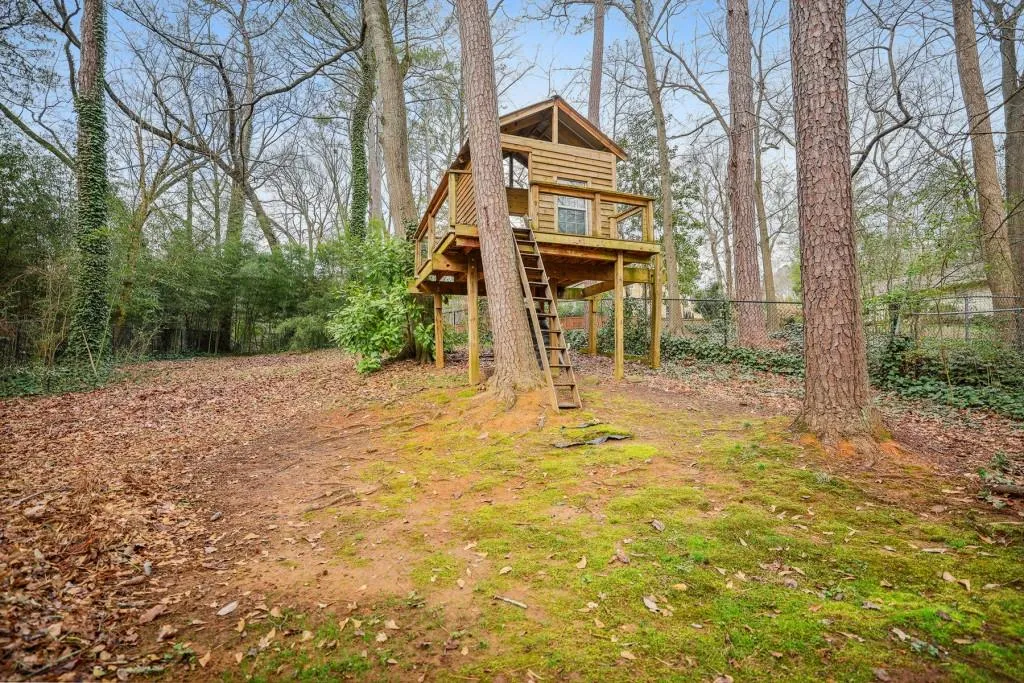 4680 Hitching Post Trail, Sandy Springs, Georgia 30342, 4 Bedrooms Bedrooms, ,3 BathroomsBathrooms,Residential,Sold,4680 Hitching Post Trail,7180588