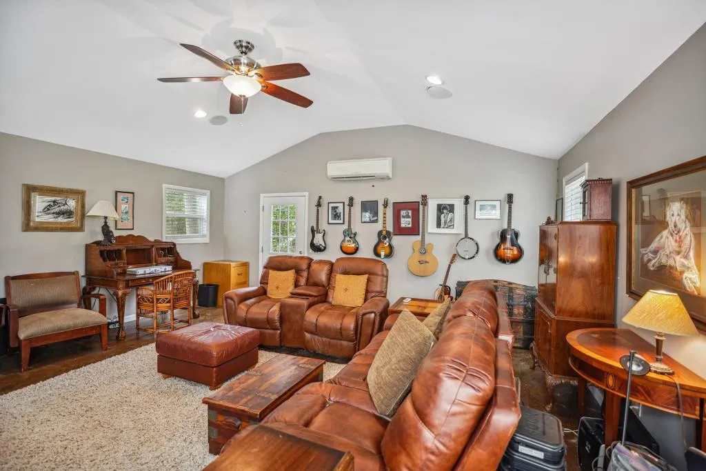 4680 Hitching Post Trail, Sandy Springs, Georgia 30342, 4 Bedrooms Bedrooms, ,3 BathroomsBathrooms,Residential,Sold,4680 Hitching Post Trail,7180588