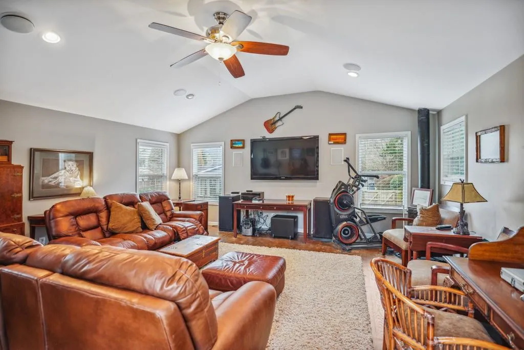 4680 Hitching Post Trail, Sandy Springs, Georgia 30342, 4 Bedrooms Bedrooms, ,3 BathroomsBathrooms,Residential,Sold,4680 Hitching Post Trail,7180588