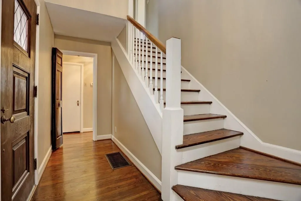1941 Greystone Road Nw, Atlanta, Georgia 30318, 3 Bedrooms Bedrooms, ,2 BathroomsBathrooms,Residential,Sold,1941 Greystone Road Nw,5808697