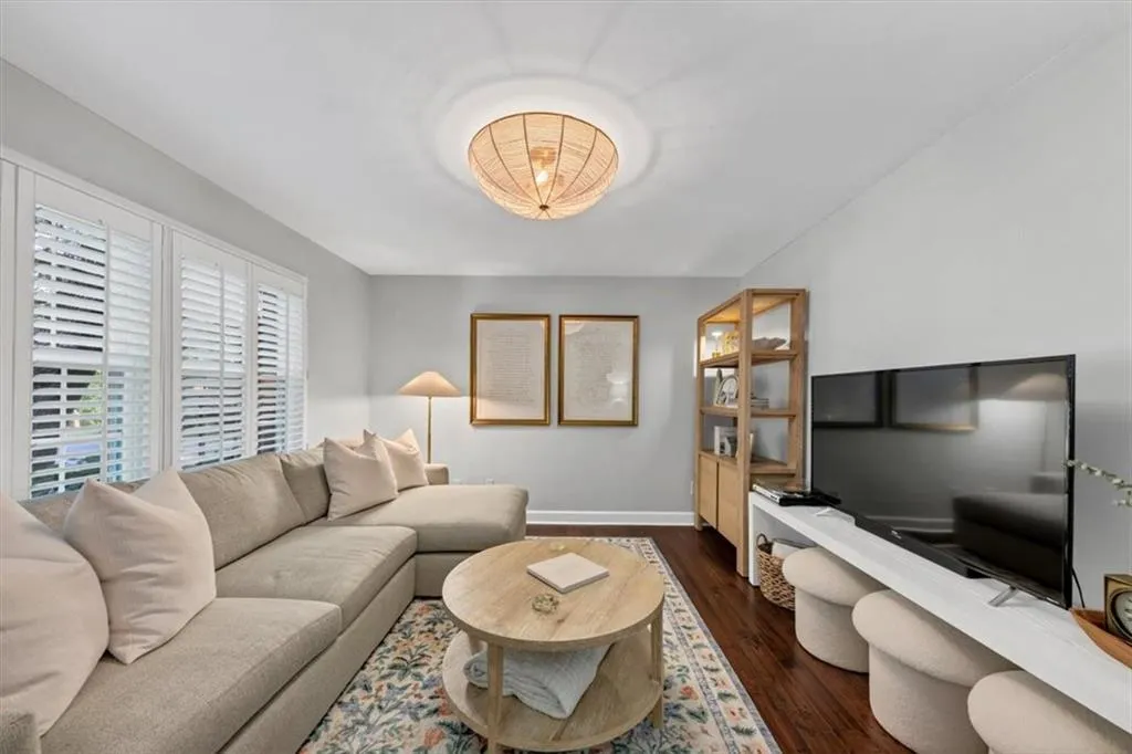 2 Arpege Way Nw, Atlanta, Georgia 30327, 2 Bedrooms Bedrooms, ,2 BathroomsBathrooms,Residential,For Sale,2 Arpege Way Nw,7594326