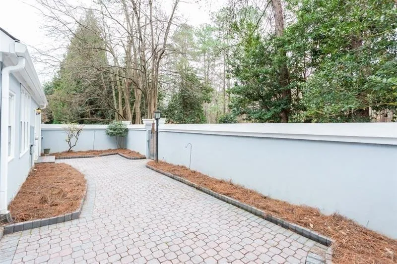 1050 Huntcliff Trace, Sandy Springs, Georgia 30350, 3 Bedrooms Bedrooms, ,2 BathroomsBathrooms,Residential,Sold,1050 Huntcliff Trace,6527283