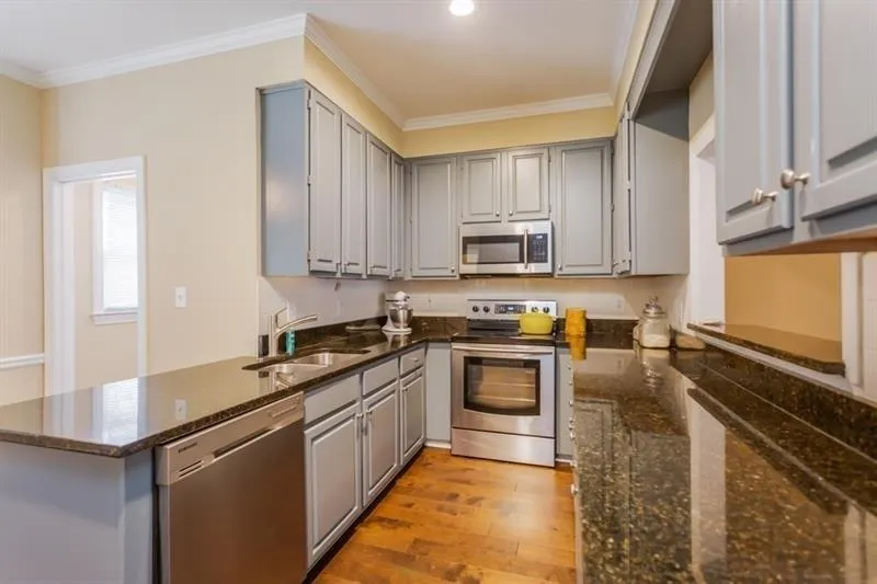 1050 Huntcliff Trace, Sandy Springs, Georgia 30350, 3 Bedrooms Bedrooms, ,2 BathroomsBathrooms,Residential,Sold,1050 Huntcliff Trace,6527283