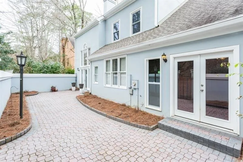 1050 Huntcliff Trace, Sandy Springs, Georgia 30350, 3 Bedrooms Bedrooms, ,2 BathroomsBathrooms,Residential,Sold,1050 Huntcliff Trace,6527283
