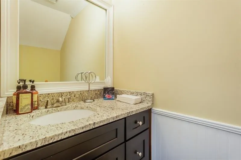 1050 Huntcliff Trace, Sandy Springs, Georgia 30350, 3 Bedrooms Bedrooms, ,2 BathroomsBathrooms,Residential,Sold,1050 Huntcliff Trace,6527283