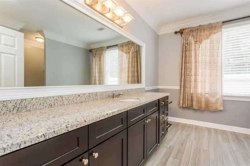 1050 Huntcliff Trace, Sandy Springs, Georgia 30350, 3 Bedrooms Bedrooms, ,2 BathroomsBathrooms,Residential,Sold,1050 Huntcliff Trace,6527283