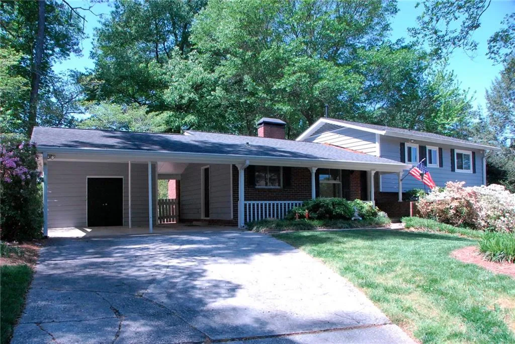 630 Carriage Drive, Sandy Springs, Georgia 30328, 4 Bedrooms Bedrooms, ,2 BathroomsBathrooms,Residential,Sold,630 Carriage Drive,6719679