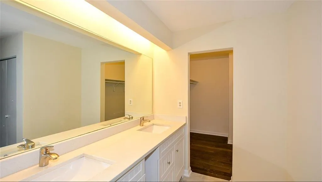 76 Dunwoody Springs Drive, Atlanta, Georgia 30328, 2 Bedrooms Bedrooms, ,2 BathroomsBathrooms,Residential,Sold,76 Dunwoody Springs Drive,5963139